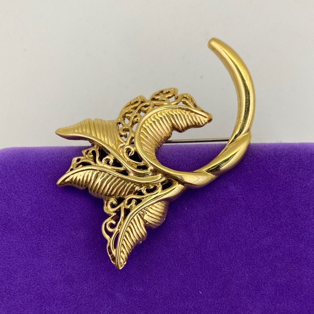 💛 Vintage Butler Gold Plated Leaf Curl Brooch | Botanical Beauty